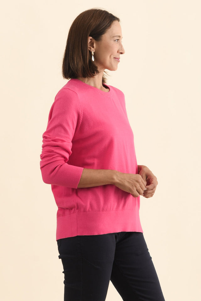 alt text|model:Cara image 3