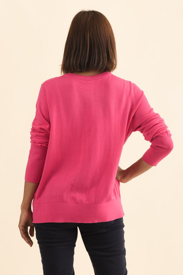 alt text|model:Cara image 4