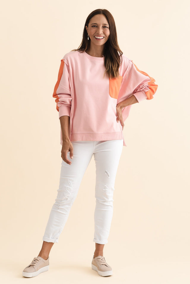 alt text|model:Cara image 3