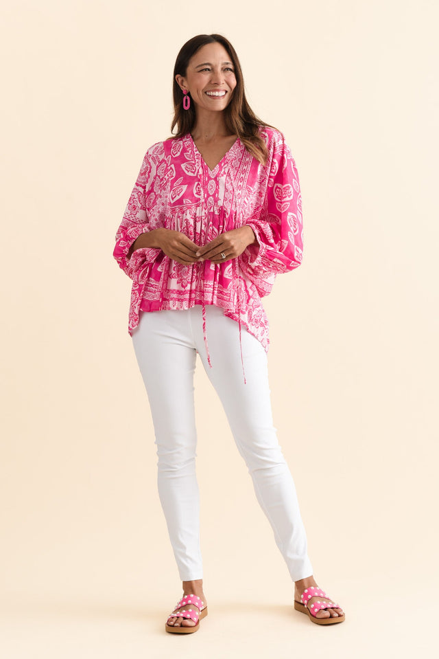 alt text|model:Cara image 8