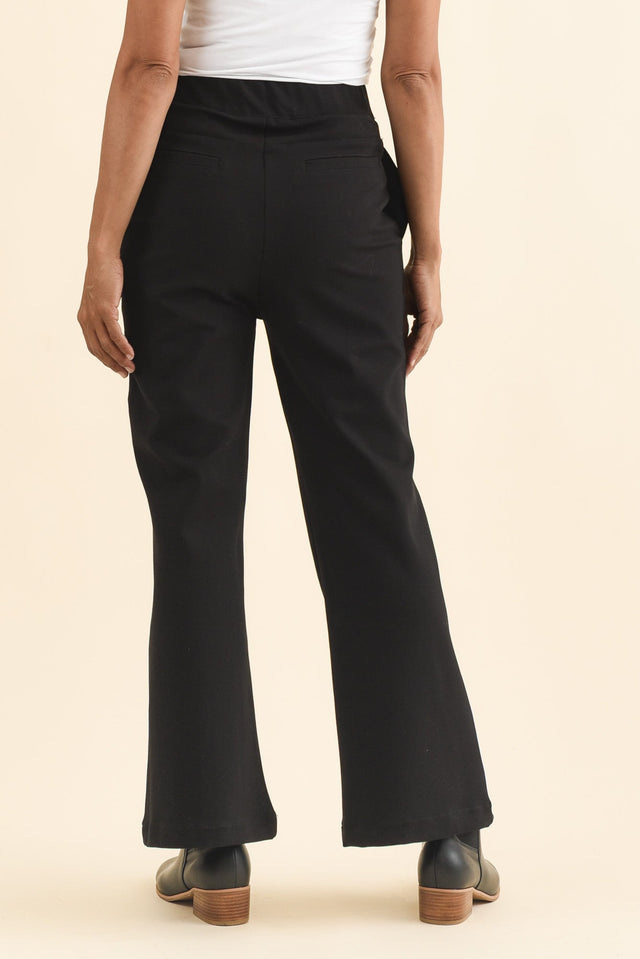 alt text|model:Cara image 4