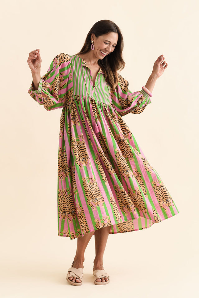 alt text|model:Cara image 7