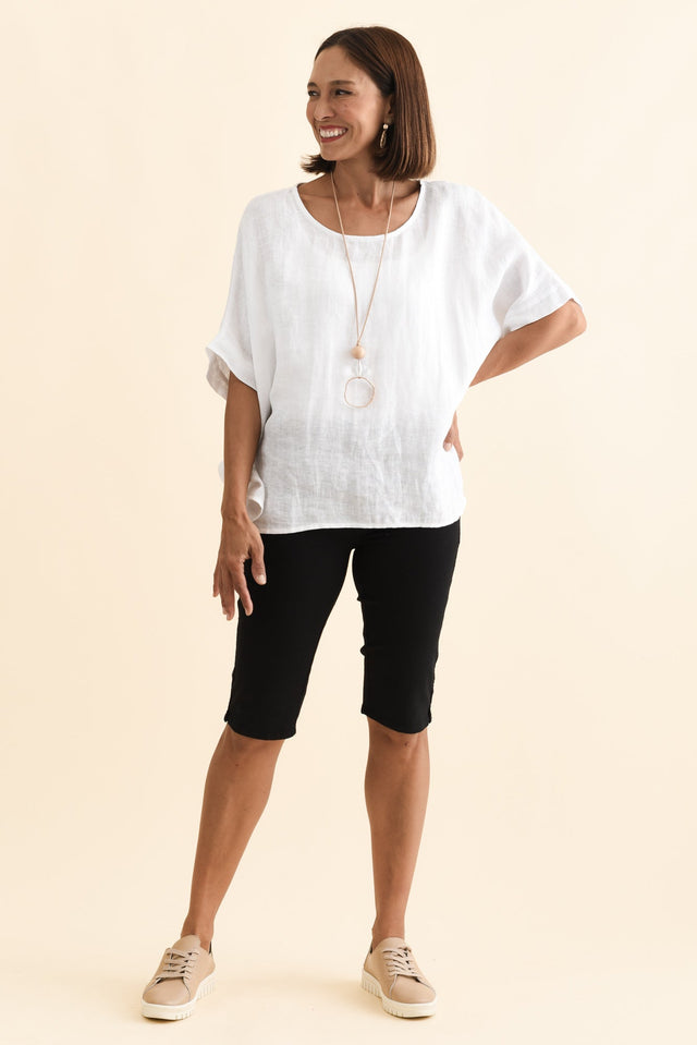 alt text|model:Cara image 3