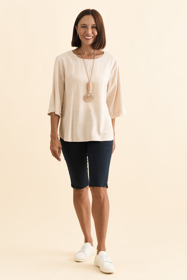 alt text|model:Cara image 3