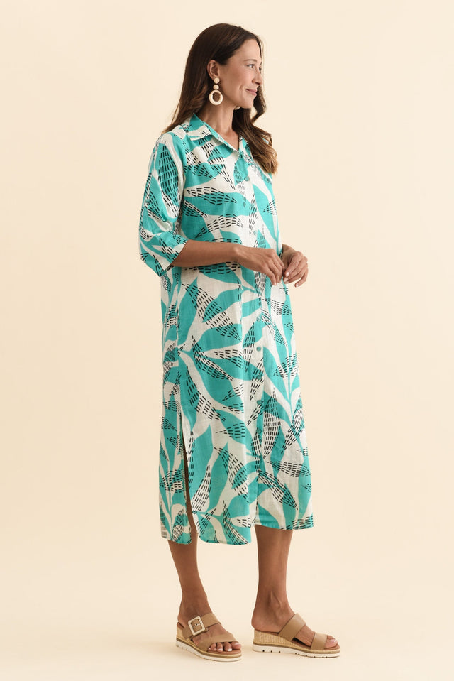 alt text|model:Cara image 3