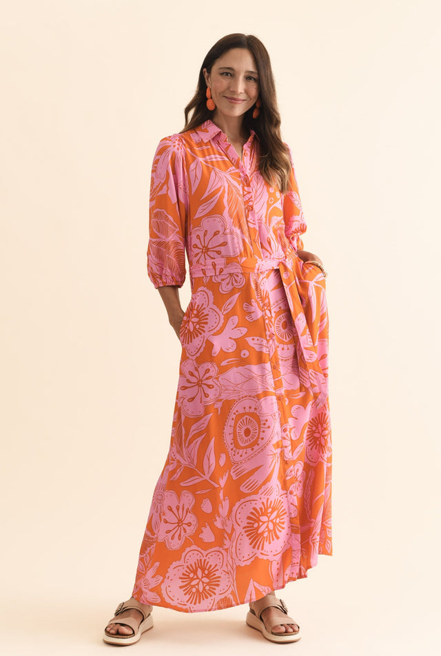 alt text|model:Cara image 4