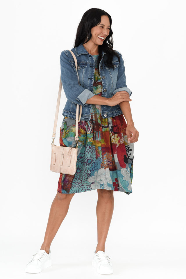 alt text|model:Cara image 2