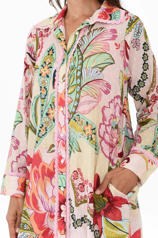 alt text|model:Cara image 7