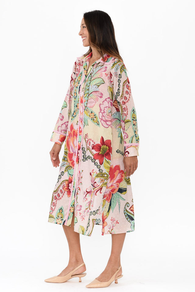 alt text|model:Cara image 5