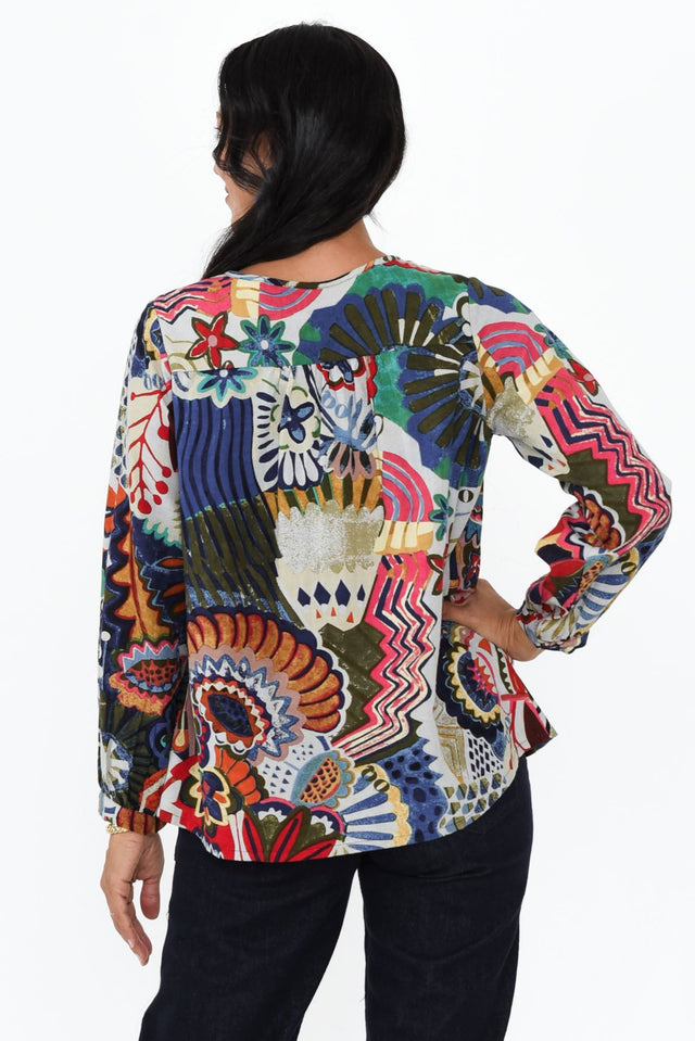 alt text|model:Cara image 4