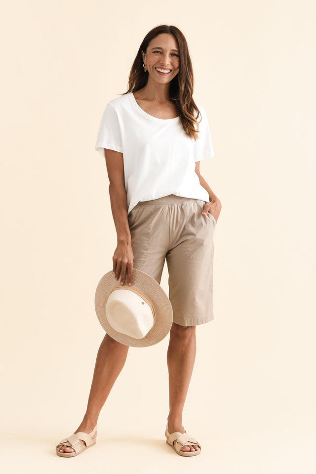 alt text|model:Cara image 3