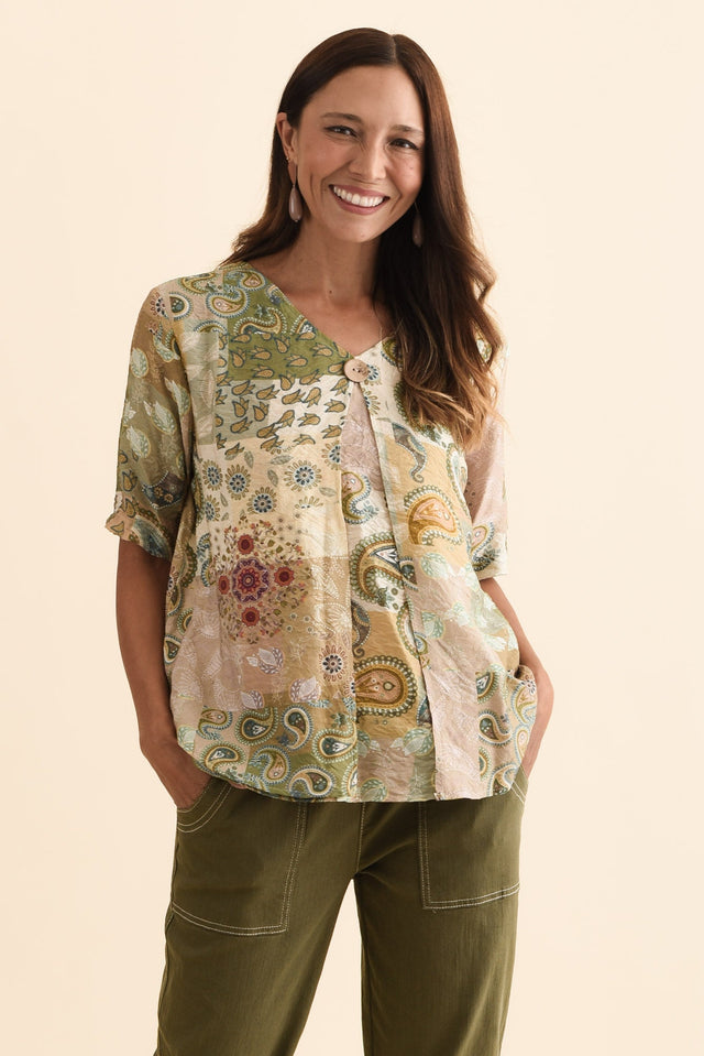 alt text|model:Cara image 1