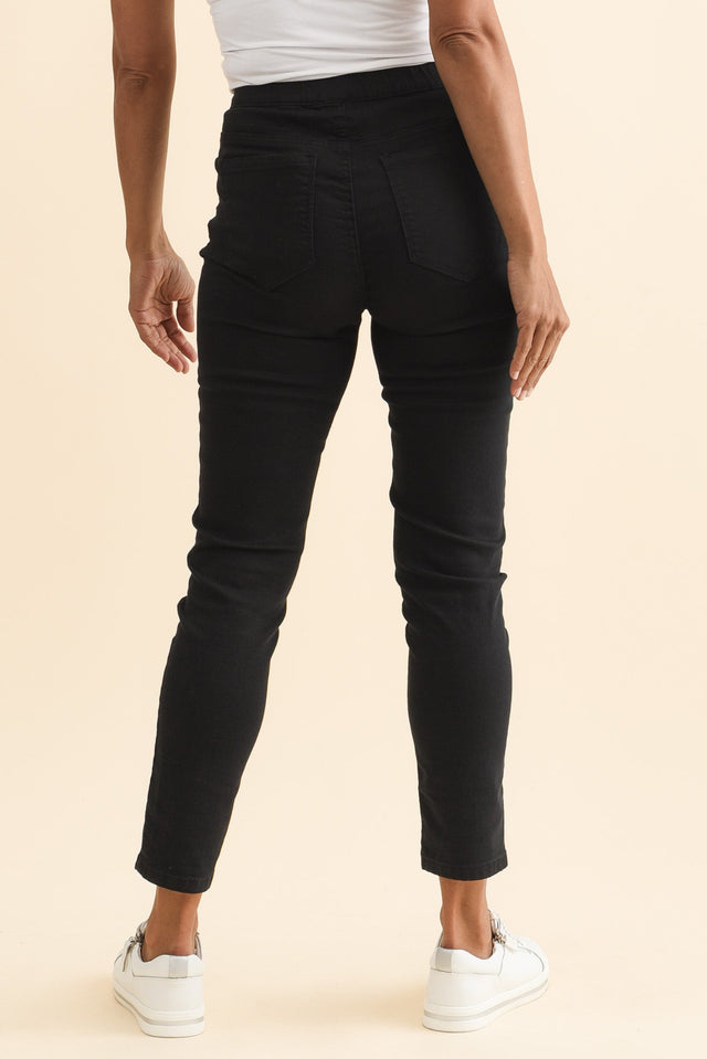 alt text|model:Cara image 5