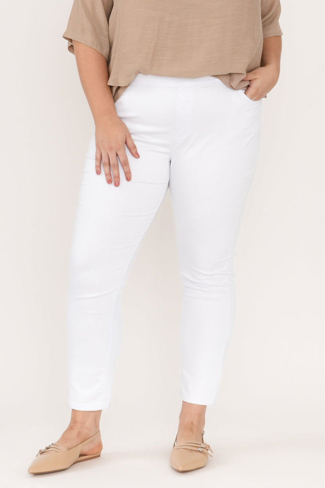 plus-size,curve-basics,curve-bottoms,plus-size-pants,plus-size-jeans,plus-size-basic-bottoms,plus-size-winter-clothing,alt text|model:Gabby image 8