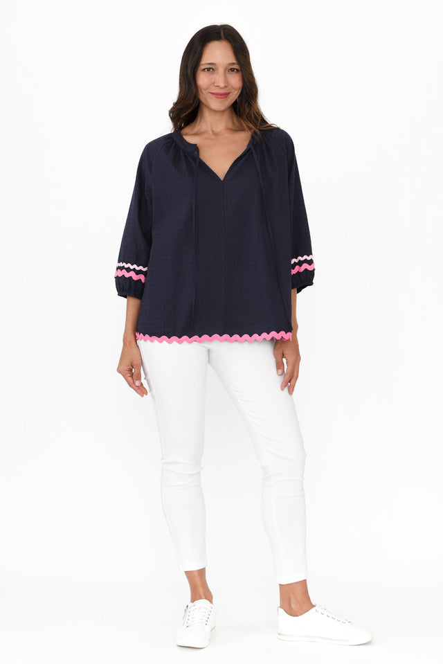 alt text|model:Cara image 4