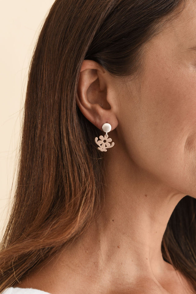 Zeta Rose Gold Daisy Stud Earrings image 2