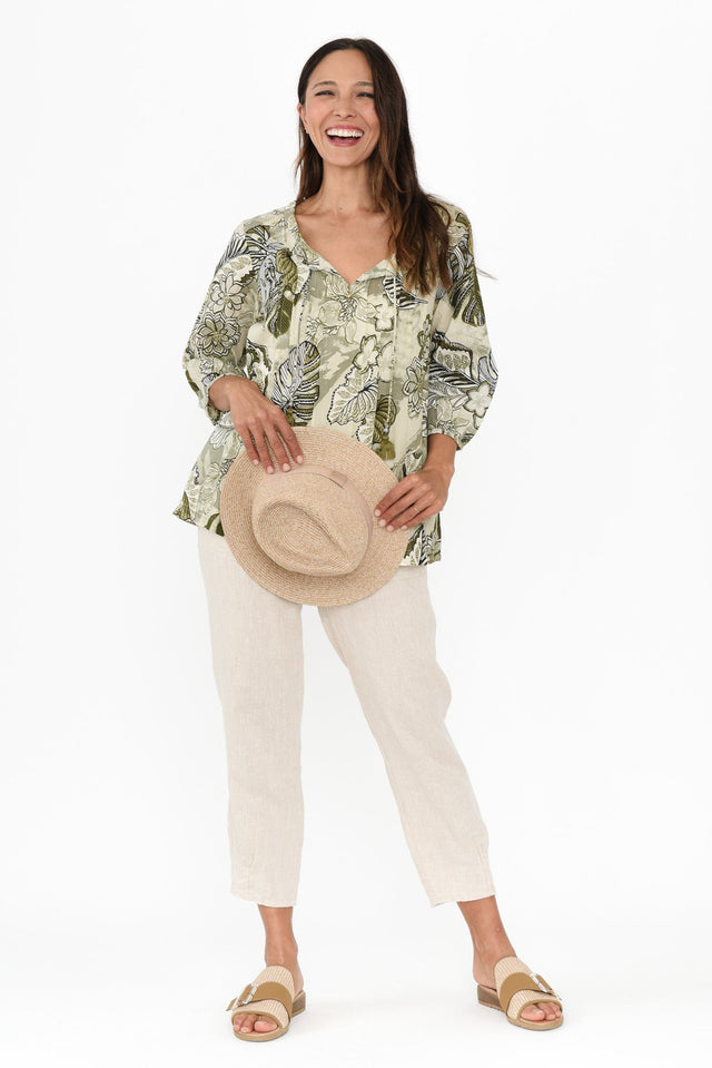 alt text|model:Cara image 4