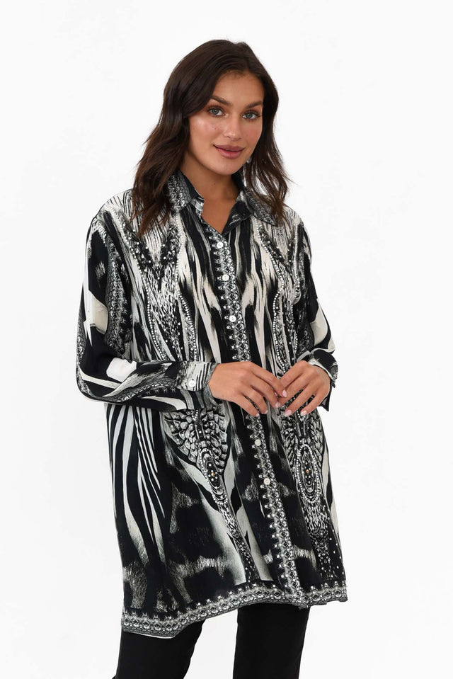 Zulu Black Silk Resort Shirt neckline_V Neck alt text|model:Brontie