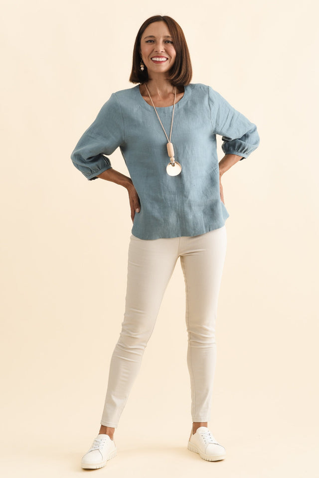 alt text|model:Cara image 3