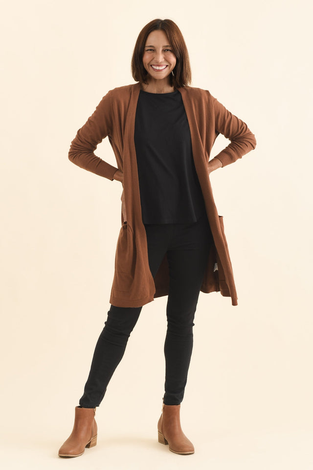 alt text|model:Cara image 4