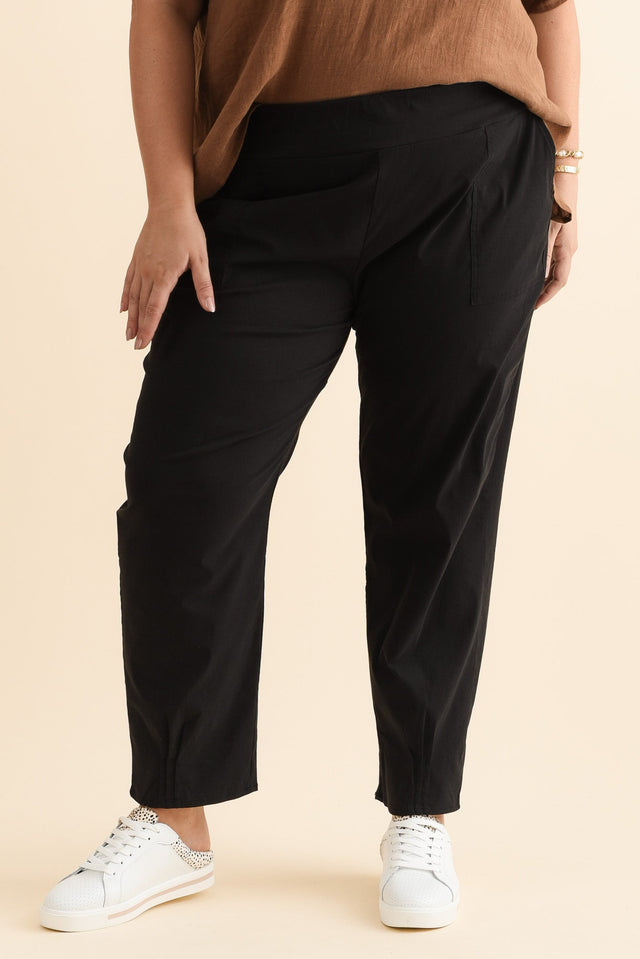 plus-size,curve-bottoms,plus-size-pants,plus-size-winter-clothing,alt text|model:Gabby image 9