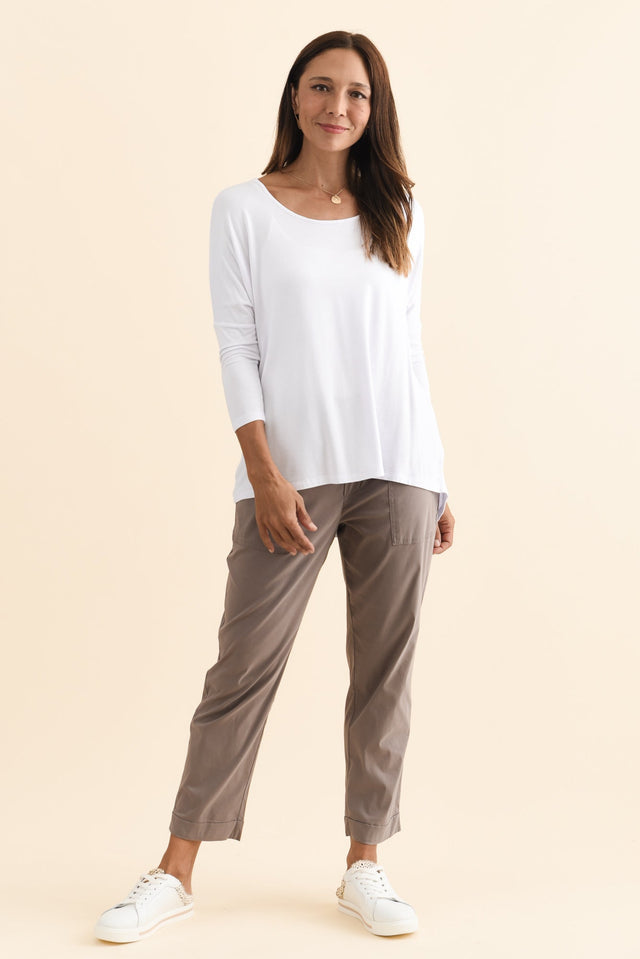 alt text|model:Cara image 4