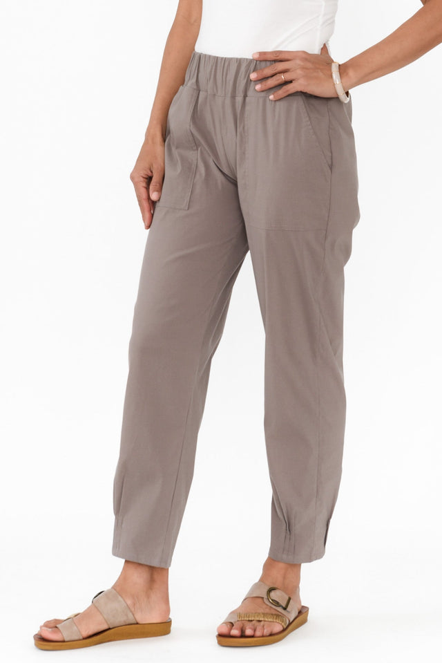 alt text|model:Cara image 4