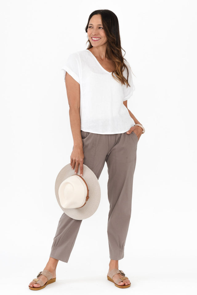 alt text|model:Cara image 3