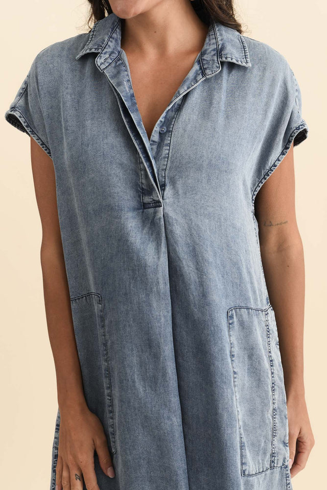 alt text|model:Brontie image 5