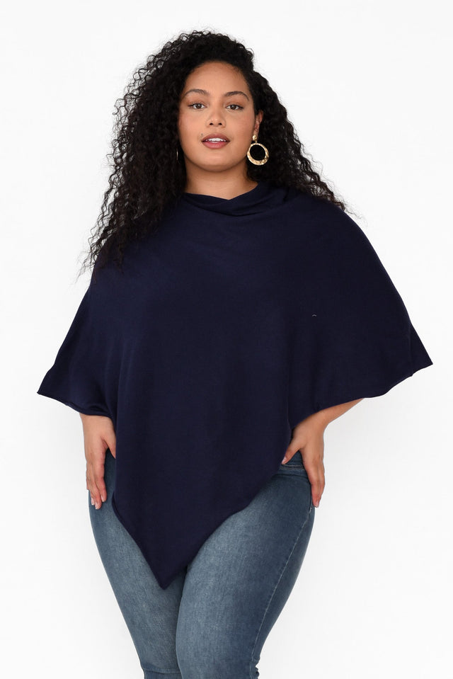plus-size,plus-size-winter-clothing,plus-size-outerwear,plus-size-ponchos  alt text|model:Maiana image 8