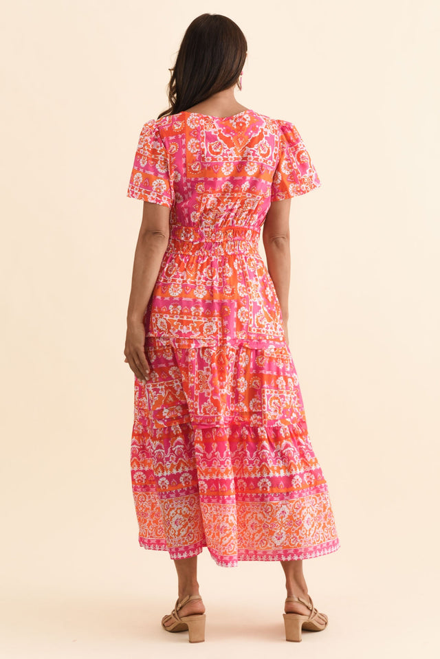 alt text|model:Cara image 4