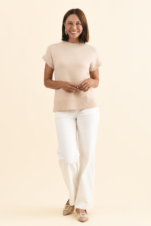 alt text|model:Cara image 6