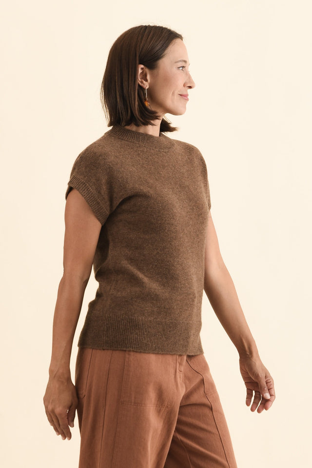 alt text|model:Cara image 3