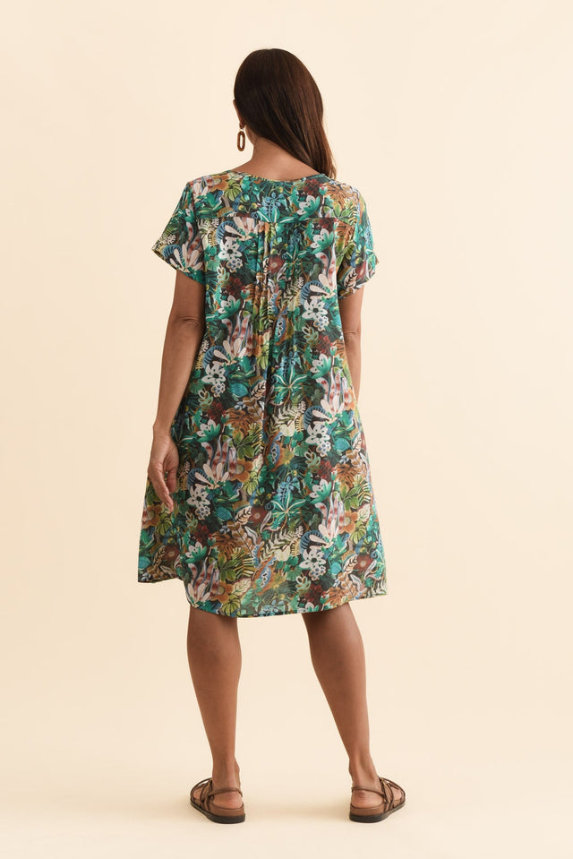 alt text|model:Cara image 4