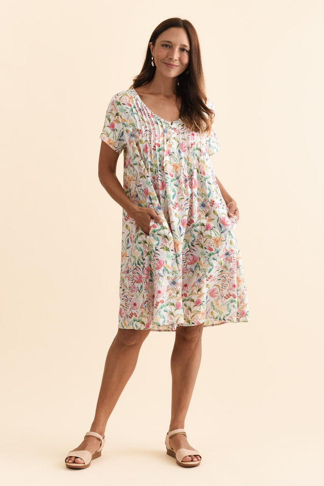 alt text|model:Cara image 4