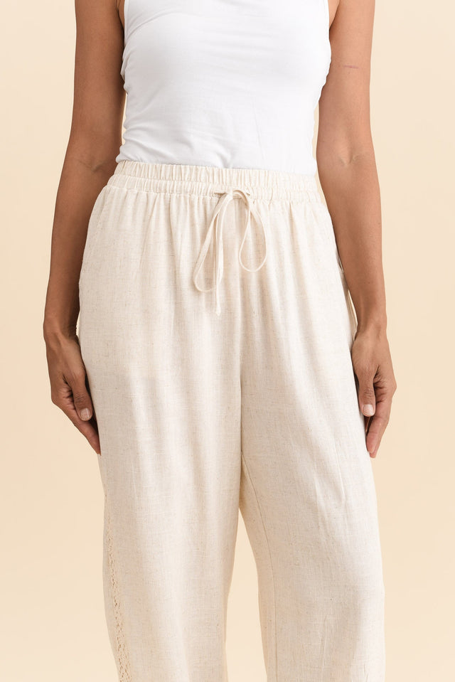 alt text|model:Cara image 5