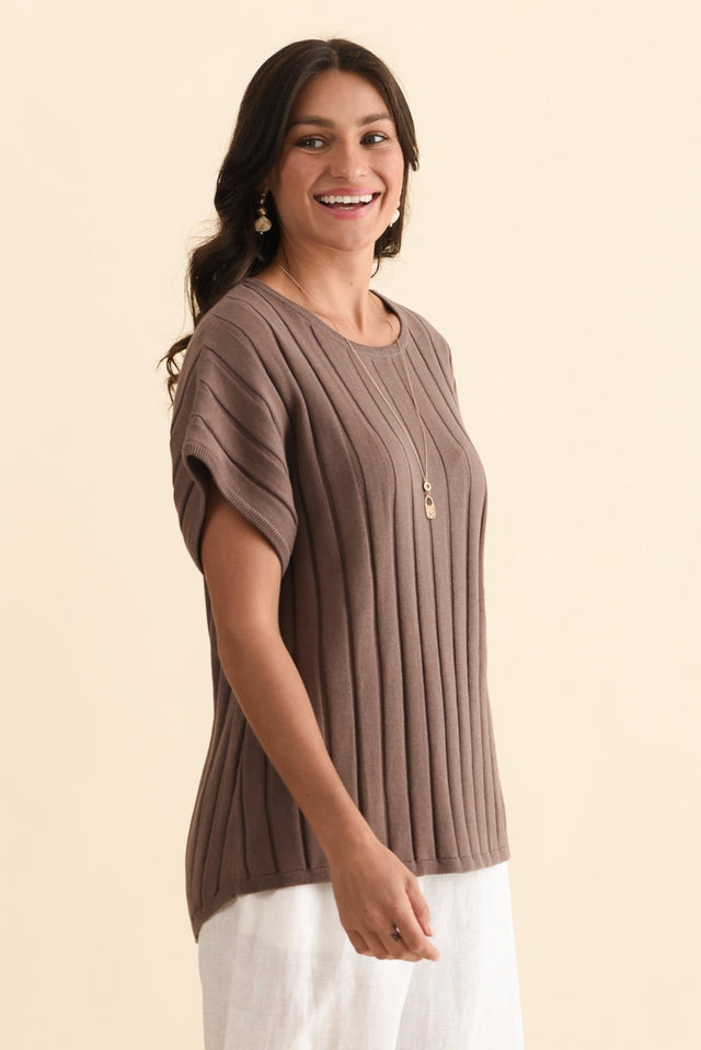 alt text|model:Brontie image 3