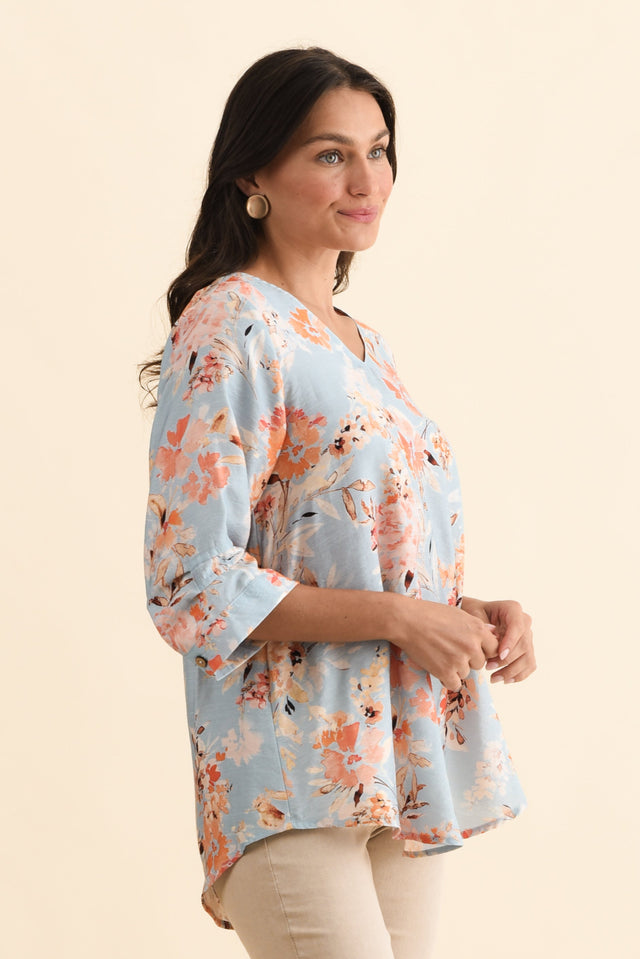 alt text|model:Brontie image 3