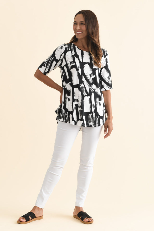 alt text|model:Cara image 3