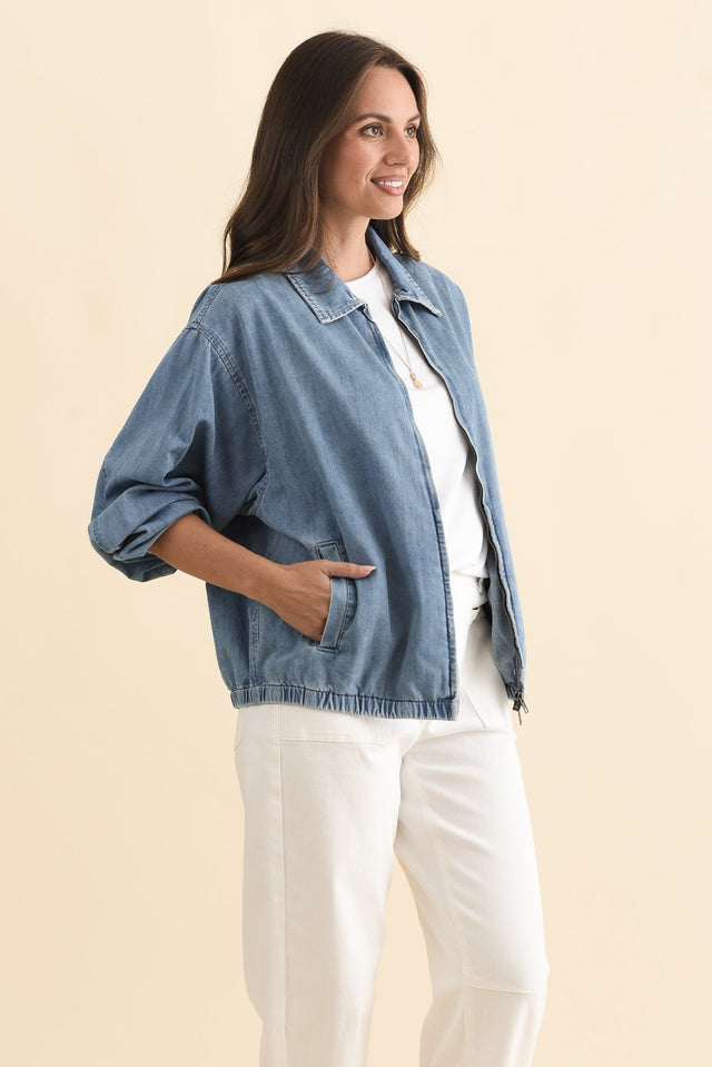 alt text|model:MJ image 5