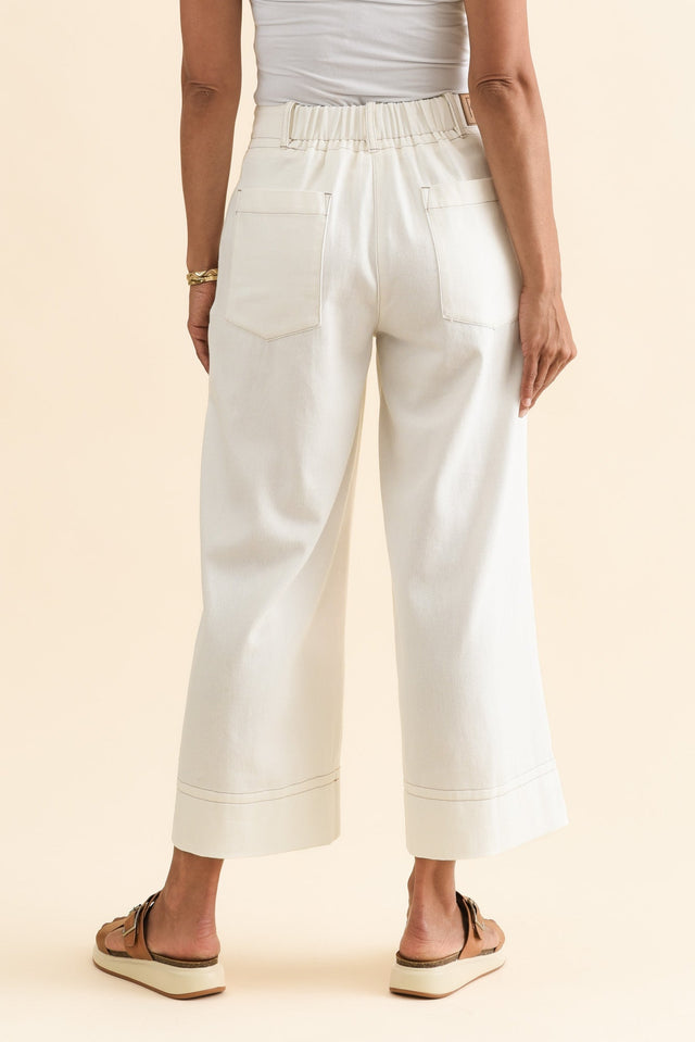 alt text|model:Cara image 5