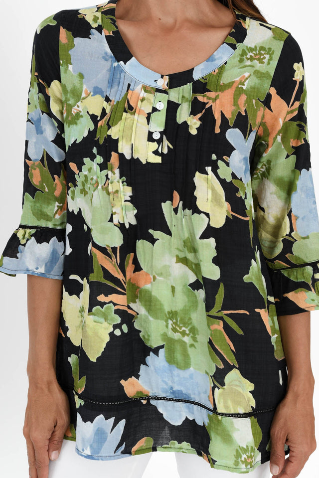 alt text|model:Cara image 6