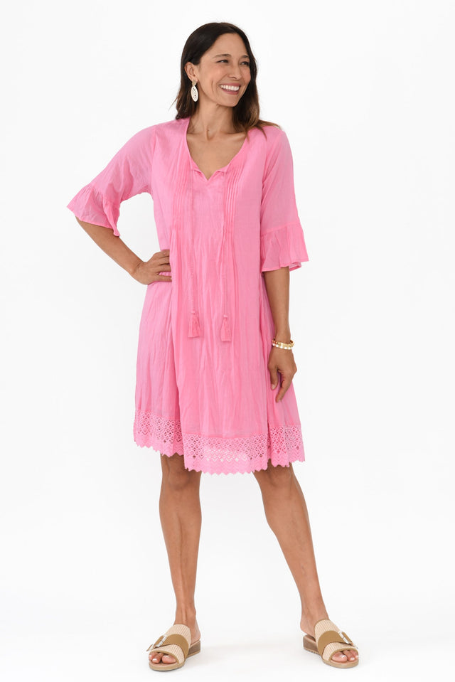 alt text|model:Cara image 3