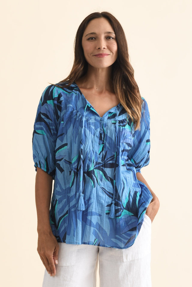 alt text|model:Cara image 1