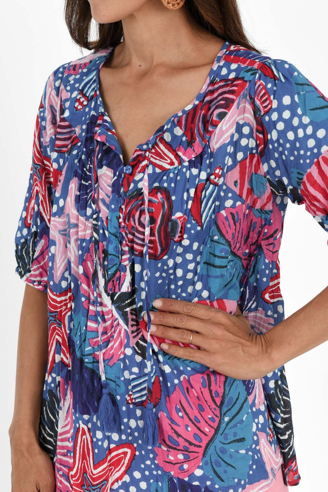 alt text|model:Cara image 6