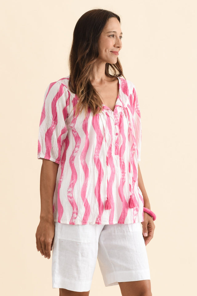 alt text|model:Cara image 3