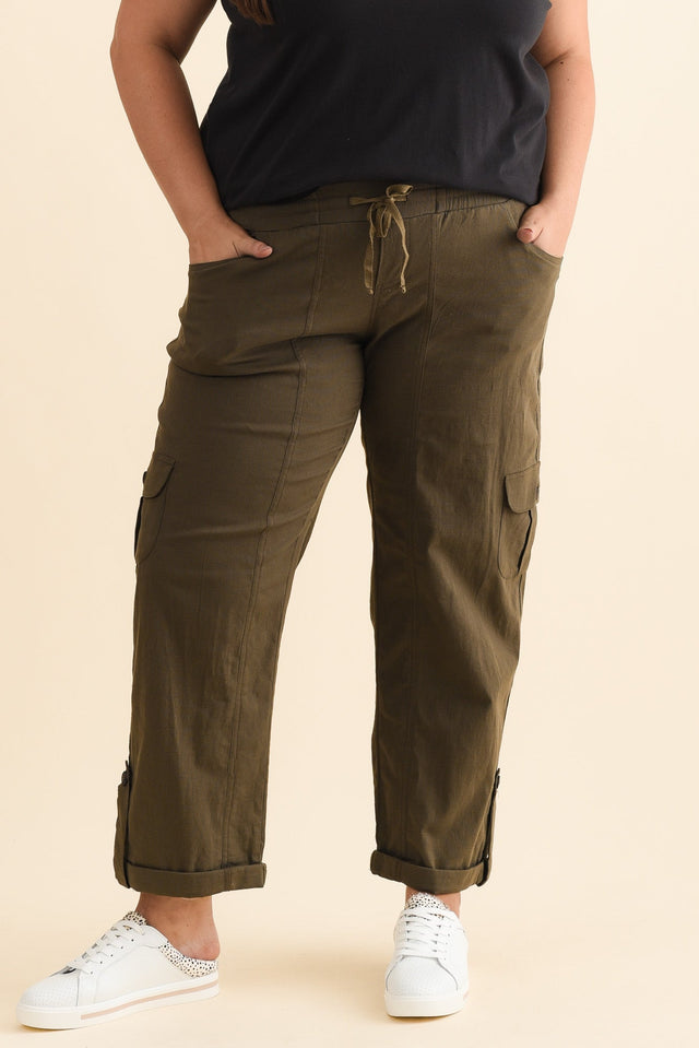 plus-size,curve-bottoms,plus-size-pants,plus-size-winter-clothing,alt text|model:Gabby image 10