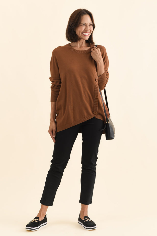 alt text|model:Cara image 3