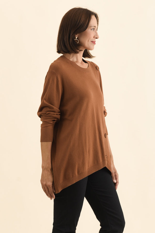 alt text|model:Cara image 4