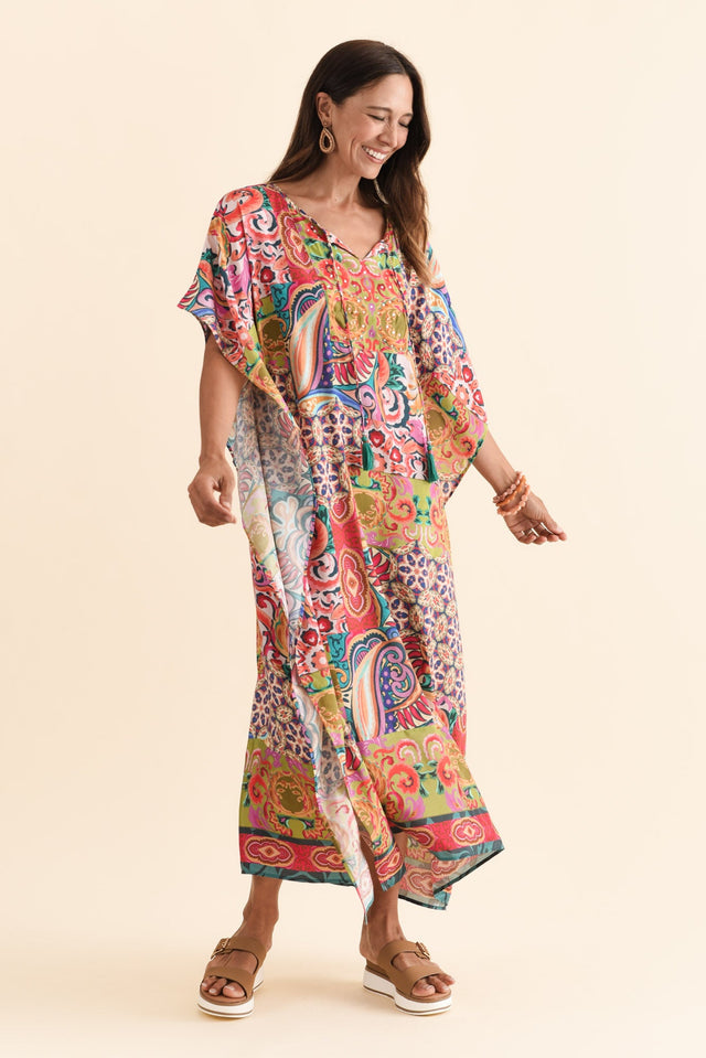 alt text|model:Cara image 3